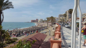  gran apartamento en la costa  Бенальмадена